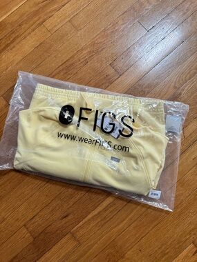 NEW - Figs XS Sydney Scrub Jacket (Butter Yellow)